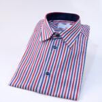 Camicia Uomo Rossa – Doppia Riga Bianca e Blu – Colletto Italiano